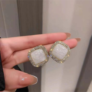 Step cushion studs1050 - Image 1