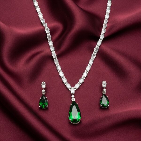 Spes Necklace Earrings Green Stones Set