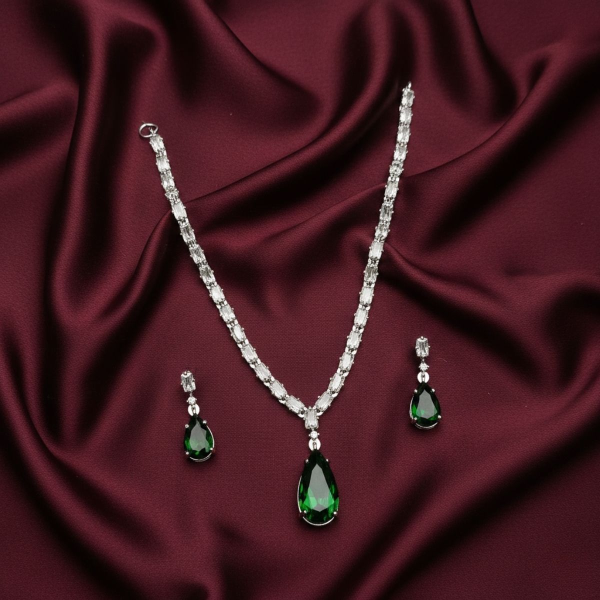 Spes Necklace Earrings Green Stones pair